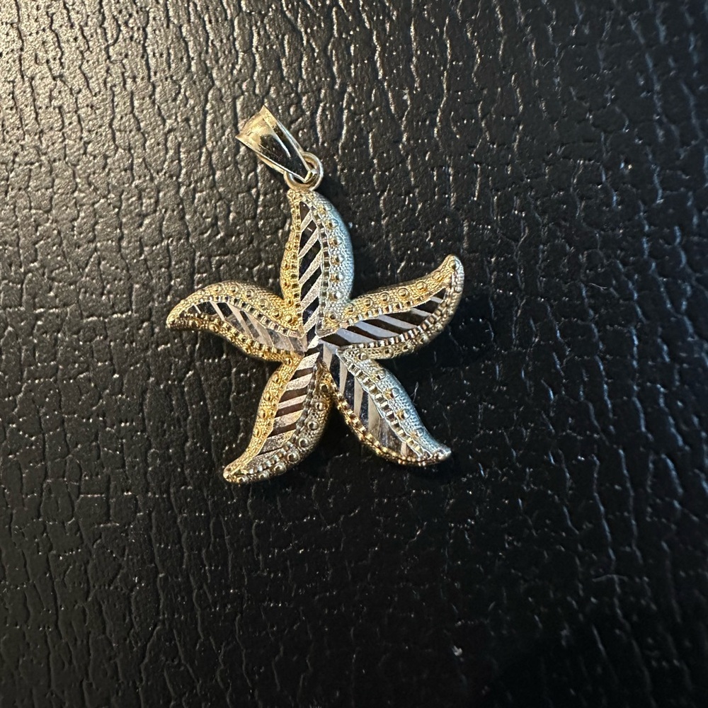 Gold and Silver Starfish Pendant. 14k yellow and white gold diamond cut texture. - Picture 6 of 6